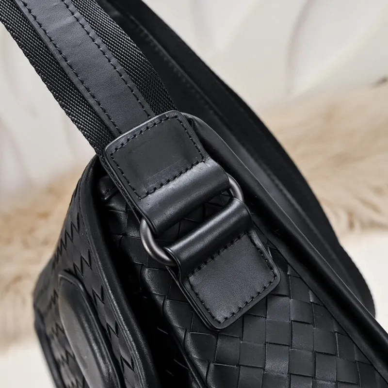 All categories 💚 Top version men’s bags 💚 BV 2024 new BV crossbody bag